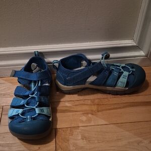 Keen Youth Size 3 Blue Outdoor Sandals